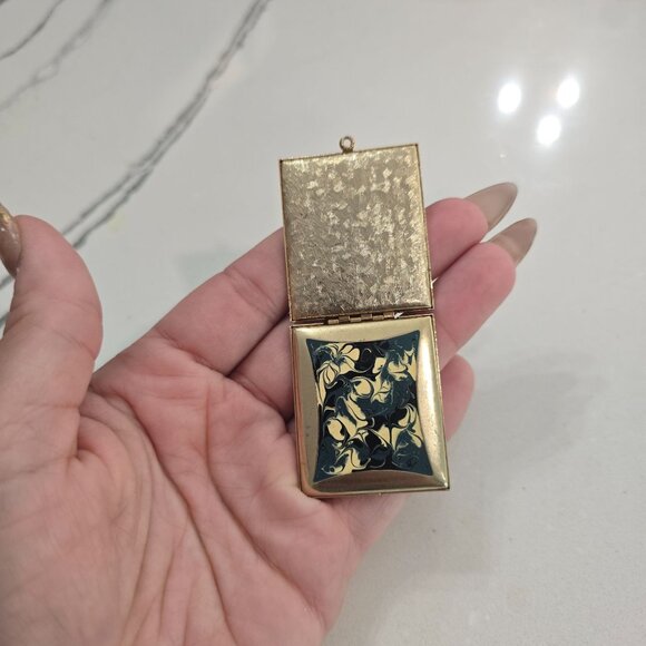 Vintage Gold Double Photo Locket Hinged Pendant With Marbled Enamel Interior - Picture 2 of 11